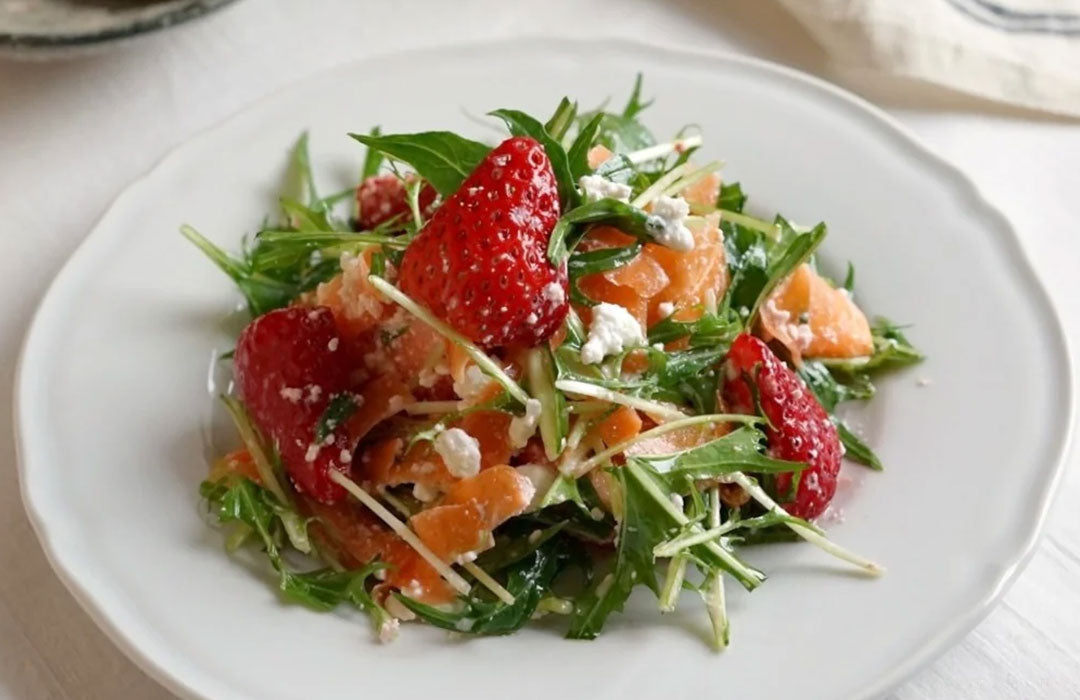 春野菜といちごのチーズサラダ