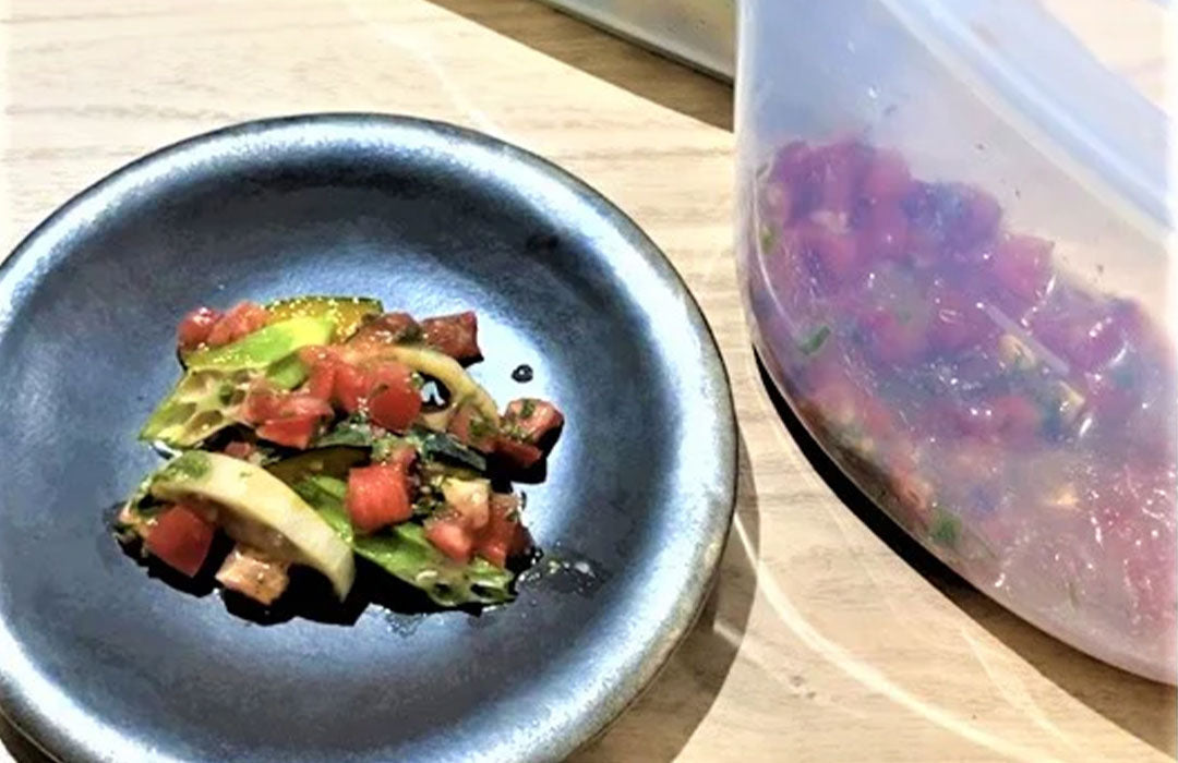 レンジですぐ出来る！夏野菜の温サラダ　和風トマトソース掛け