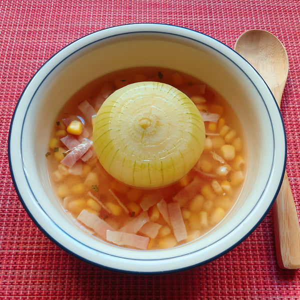 丸ごと玉ねぎのコンソメスープ