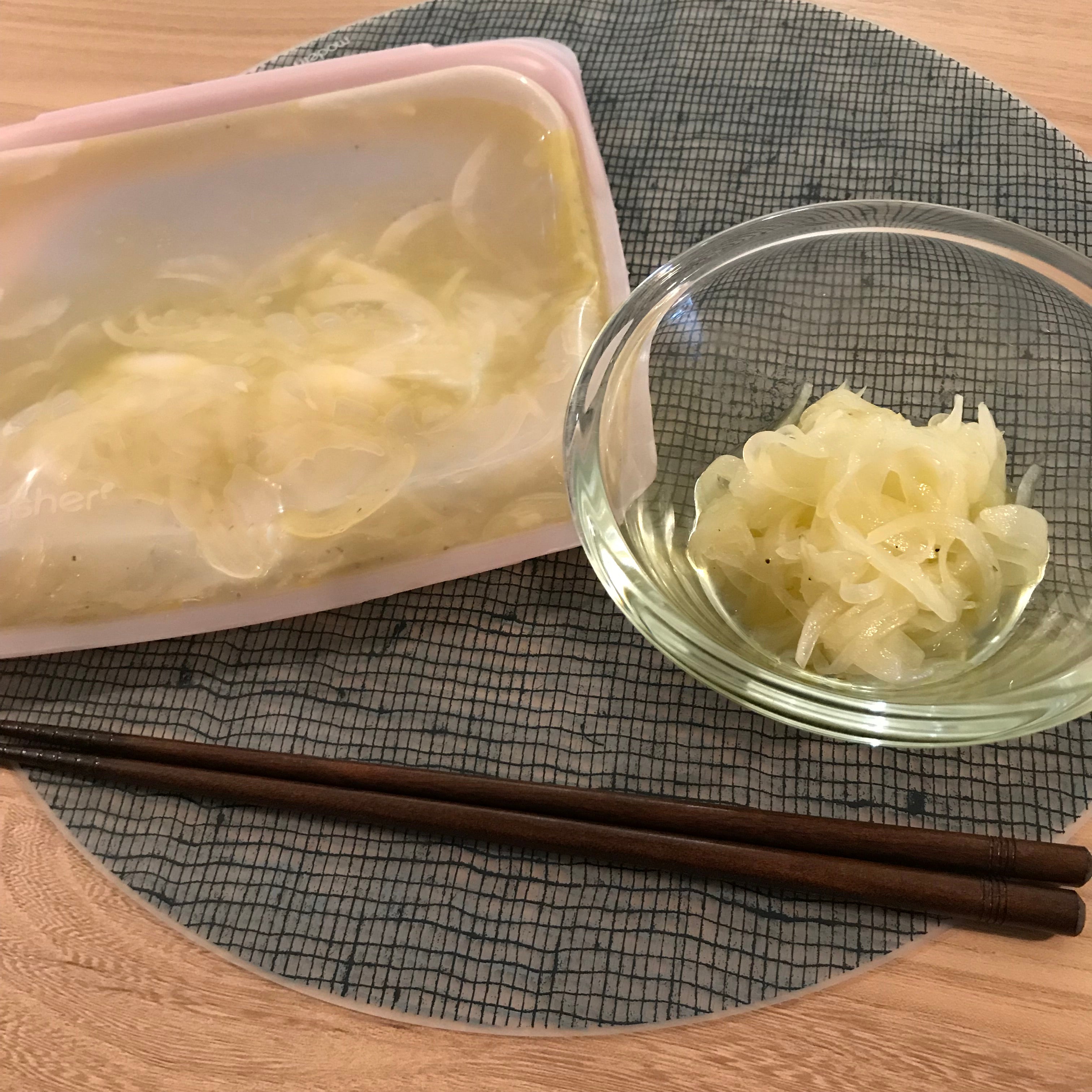 いろいろな料理に使えて便利！新玉ねぎのマリネサラダ